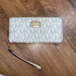 Micheal Kors wallet